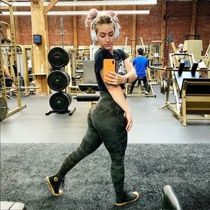 GREEN CAMO LULULEMON ALIGNS